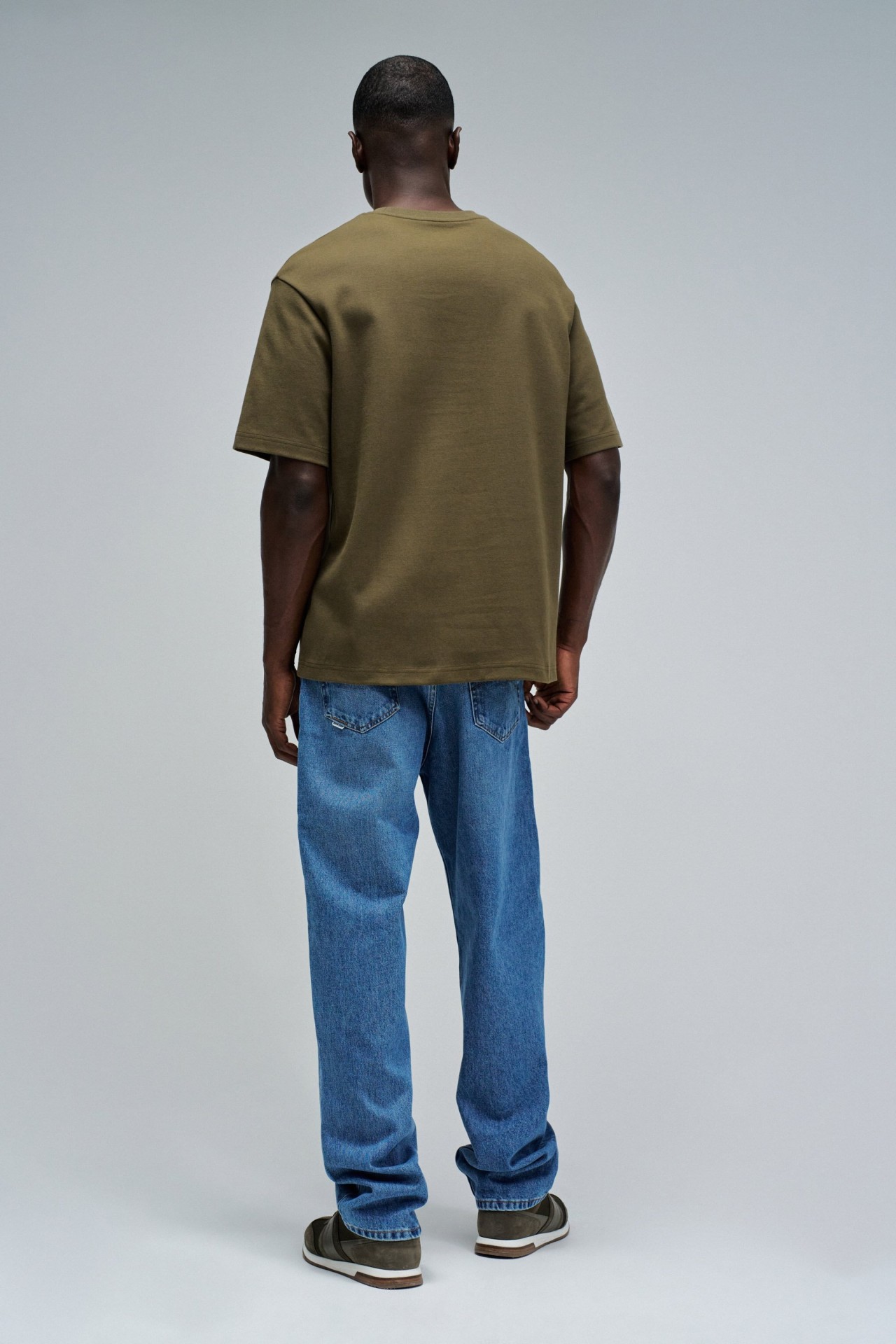 T-SHIRT MIT BRANDING