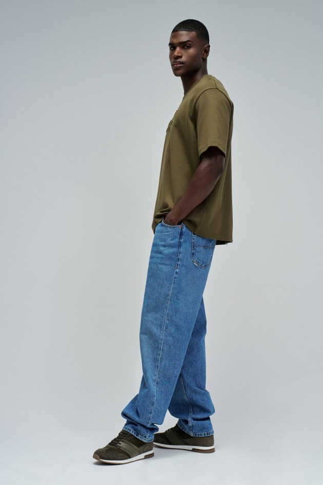 T-SHIRT MIT BRANDING