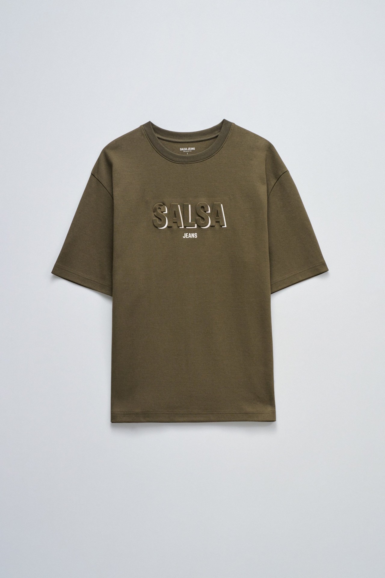 T-SHIRT MIT BRANDING