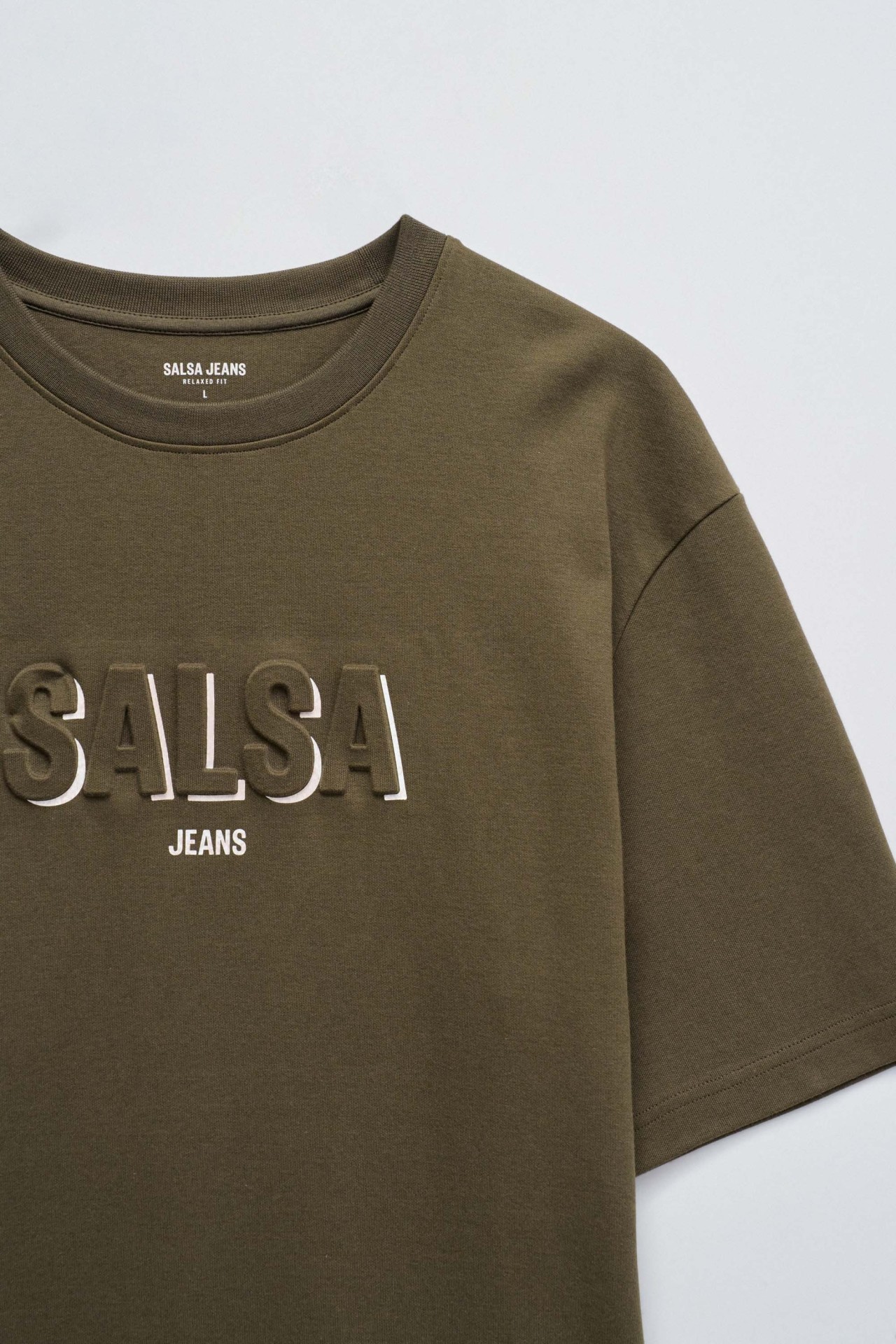 T-SHIRT MIT BRANDING