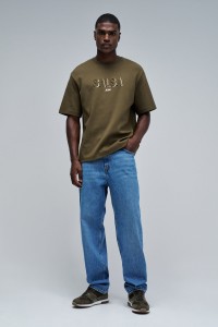 T-SHIRT MIT BRANDING