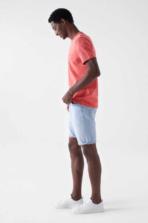 T-SHIRT DE ALGODÃO COM TINGIMENTO E BRANDING