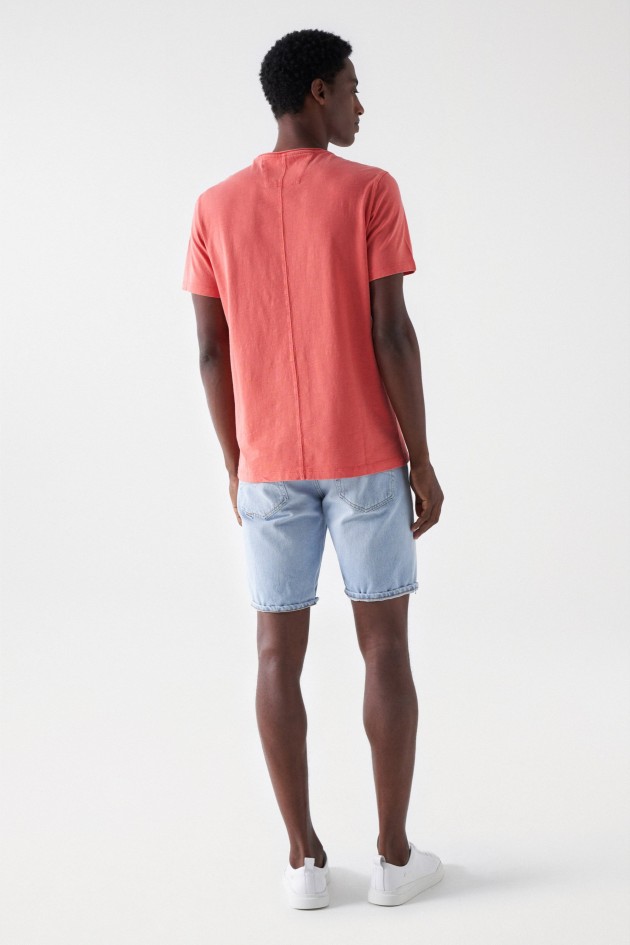 T-SHIRT DE ALGODÃO COM TINGIMENTO E BRANDING