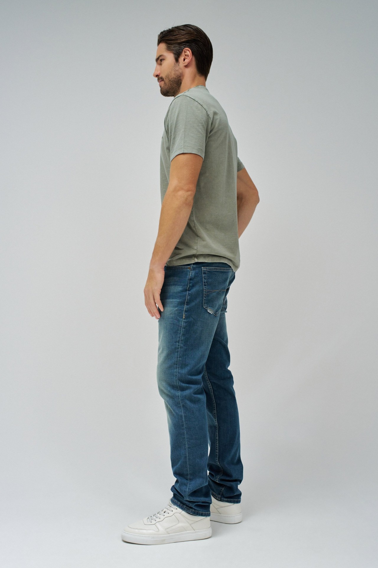 T-SHIRT WITH BRANDING