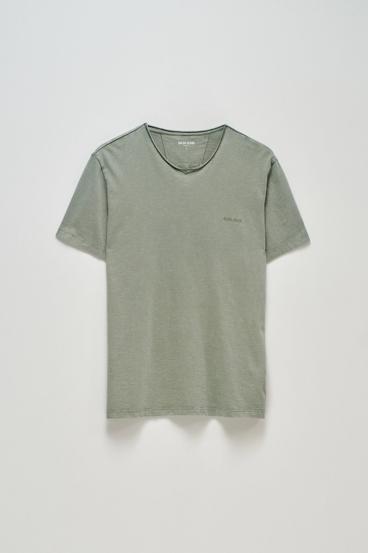 T-SHIRT MIT BRANDING