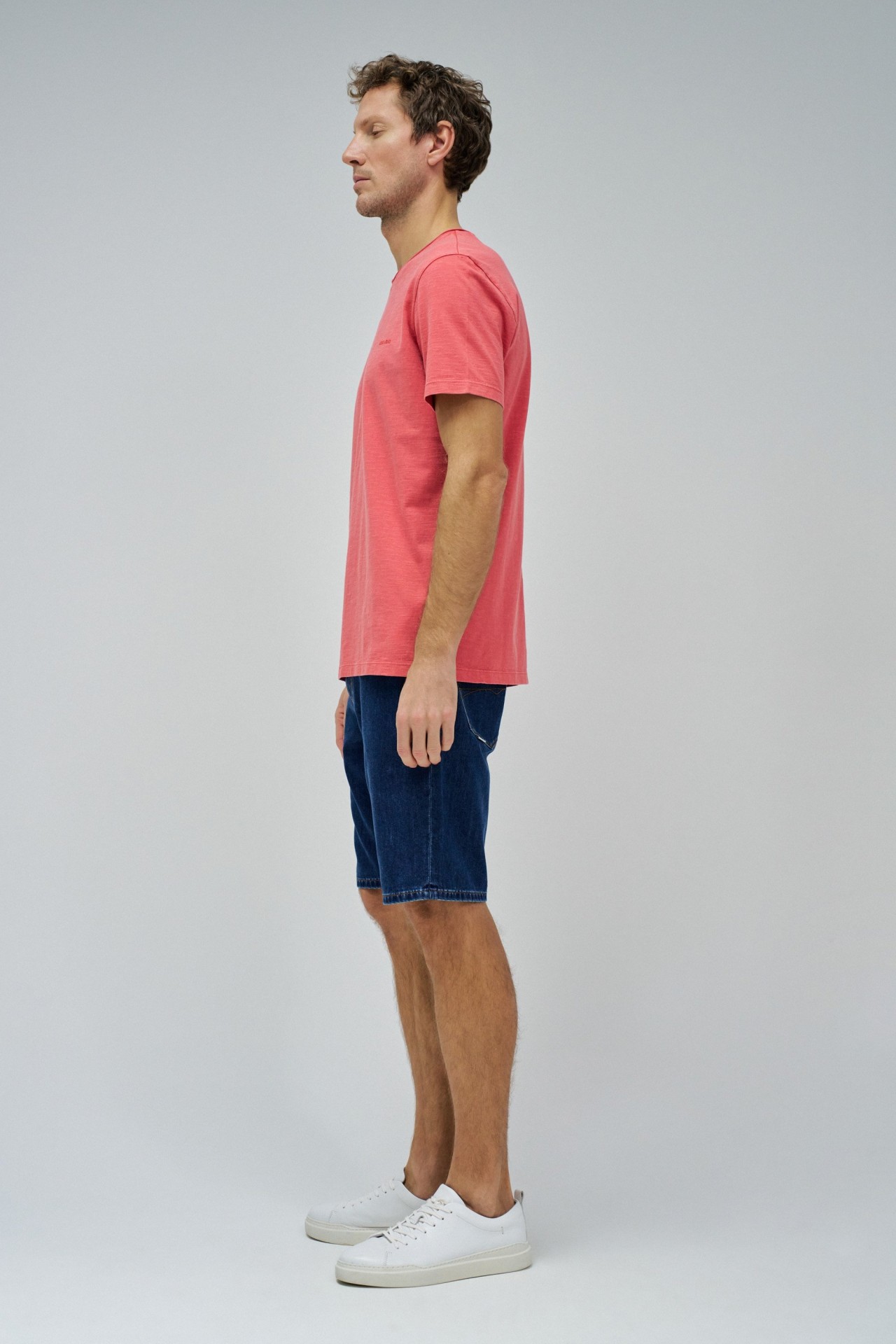 T-SHIRT WITH DYEING AND BRANDING