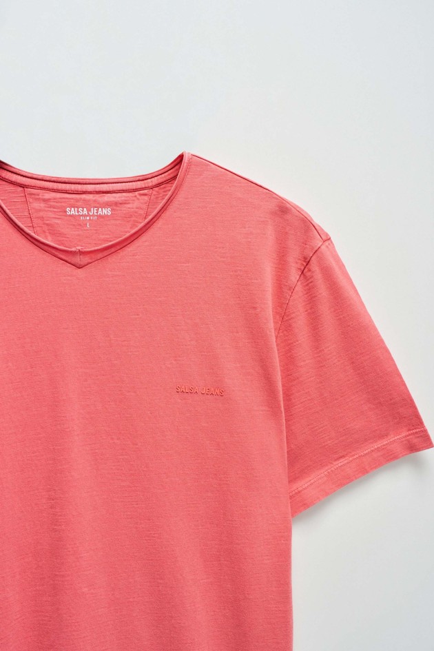 CAMISETA CON TEÑIDO Y MARCAJE