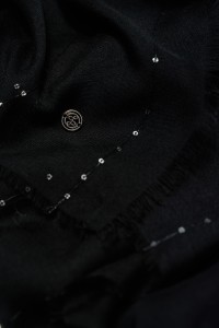 SCARF WITH SEQUINS