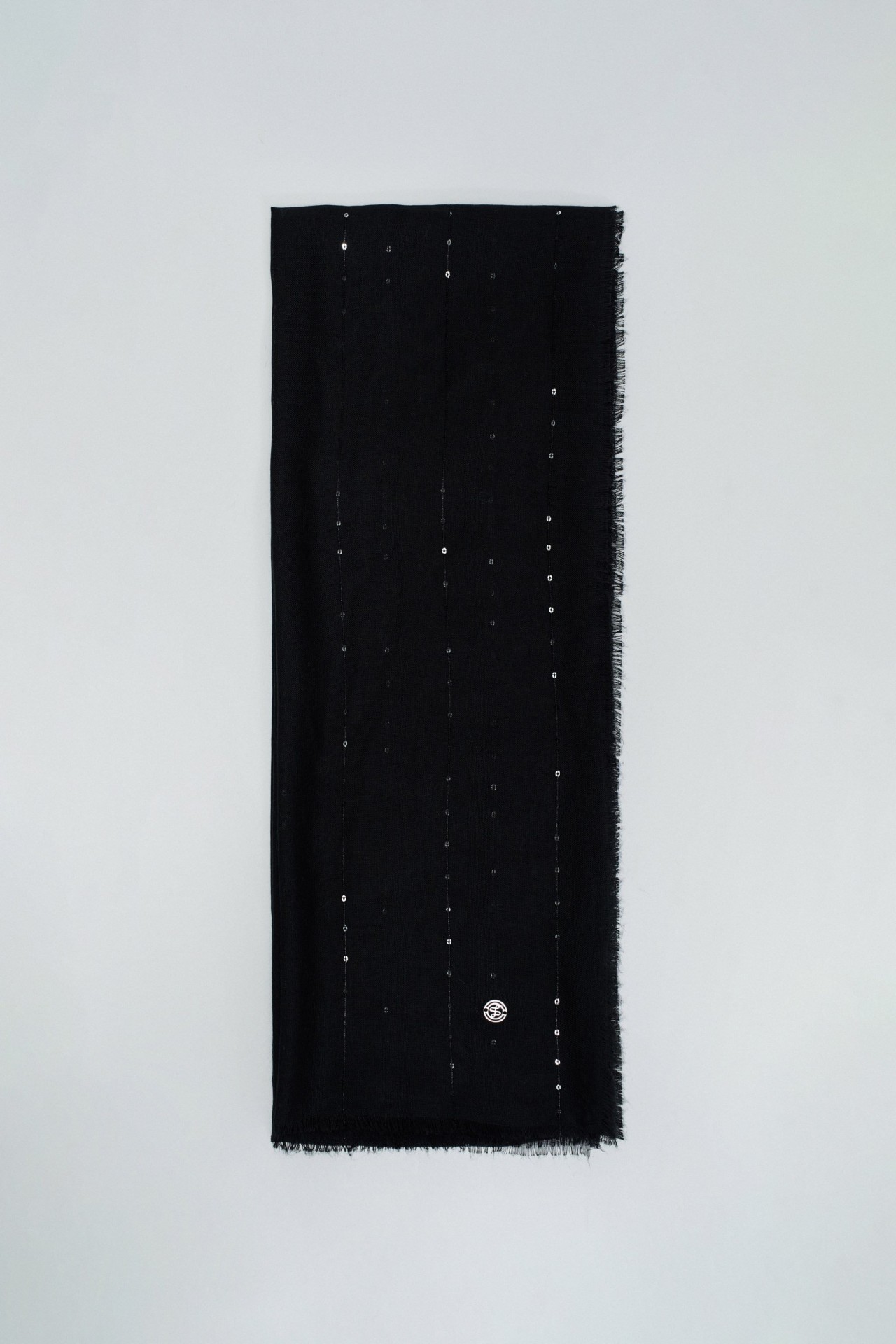 SCARF WITH SEQUINS