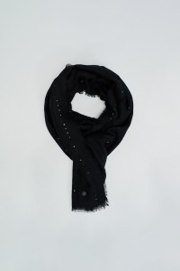 SCARF WITH SEQUINS