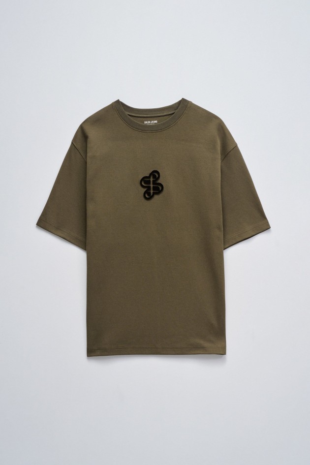 T-SHIRT WITH BRANDING