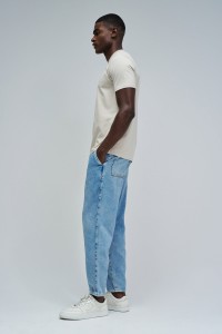 T-SHIRT MIT BRANDING