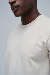 T-SHIRT MIT BRANDING