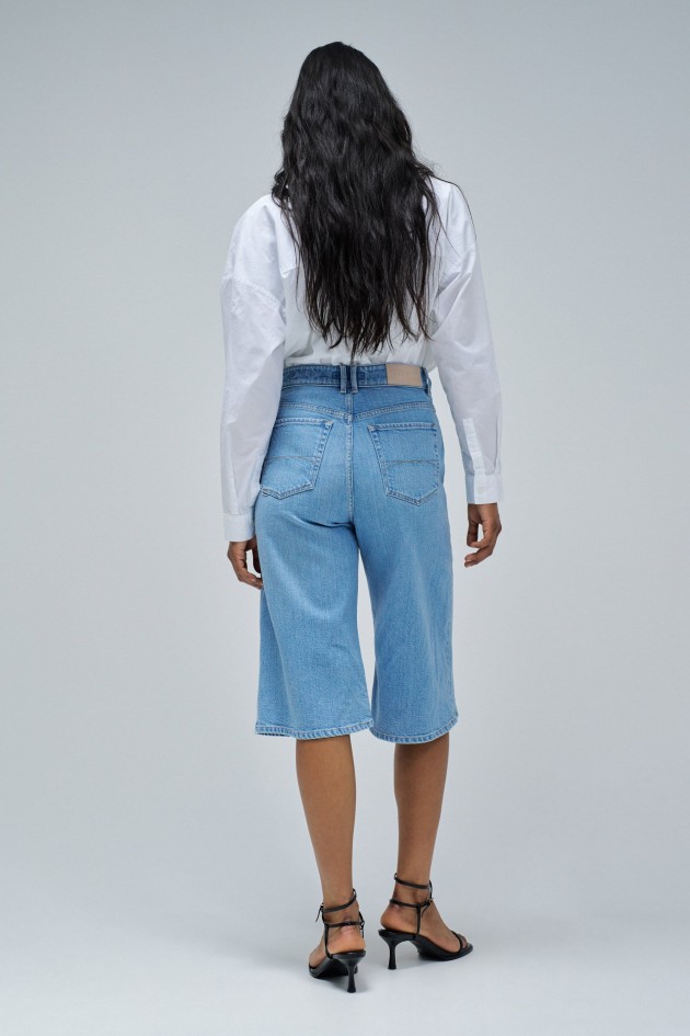 CULOTTE IN HELLBLAUEN JEANS