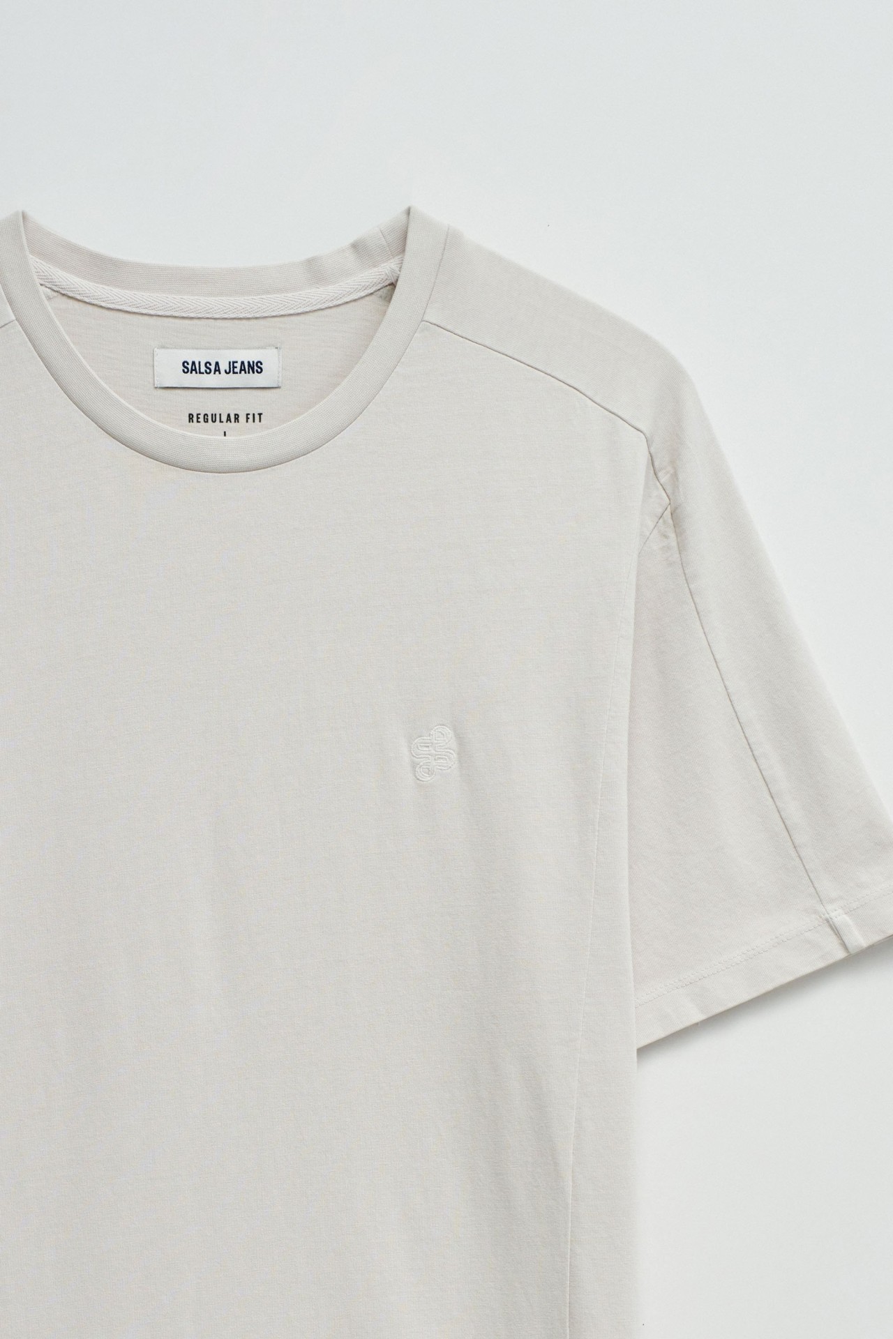 T-SHIRT COM BRANDING