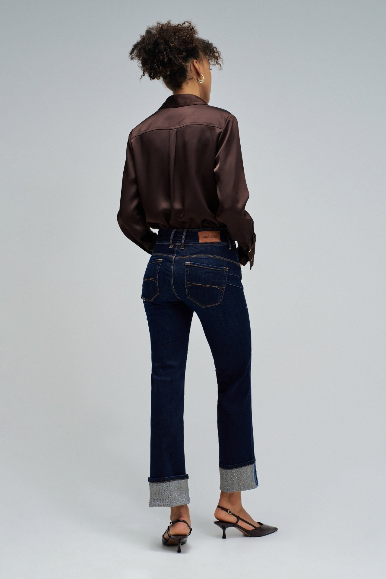 SECRET PUSH IN STRAIGHT JEANS