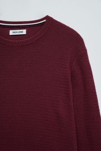 TEXTURIERTER STRICKPULLOVER