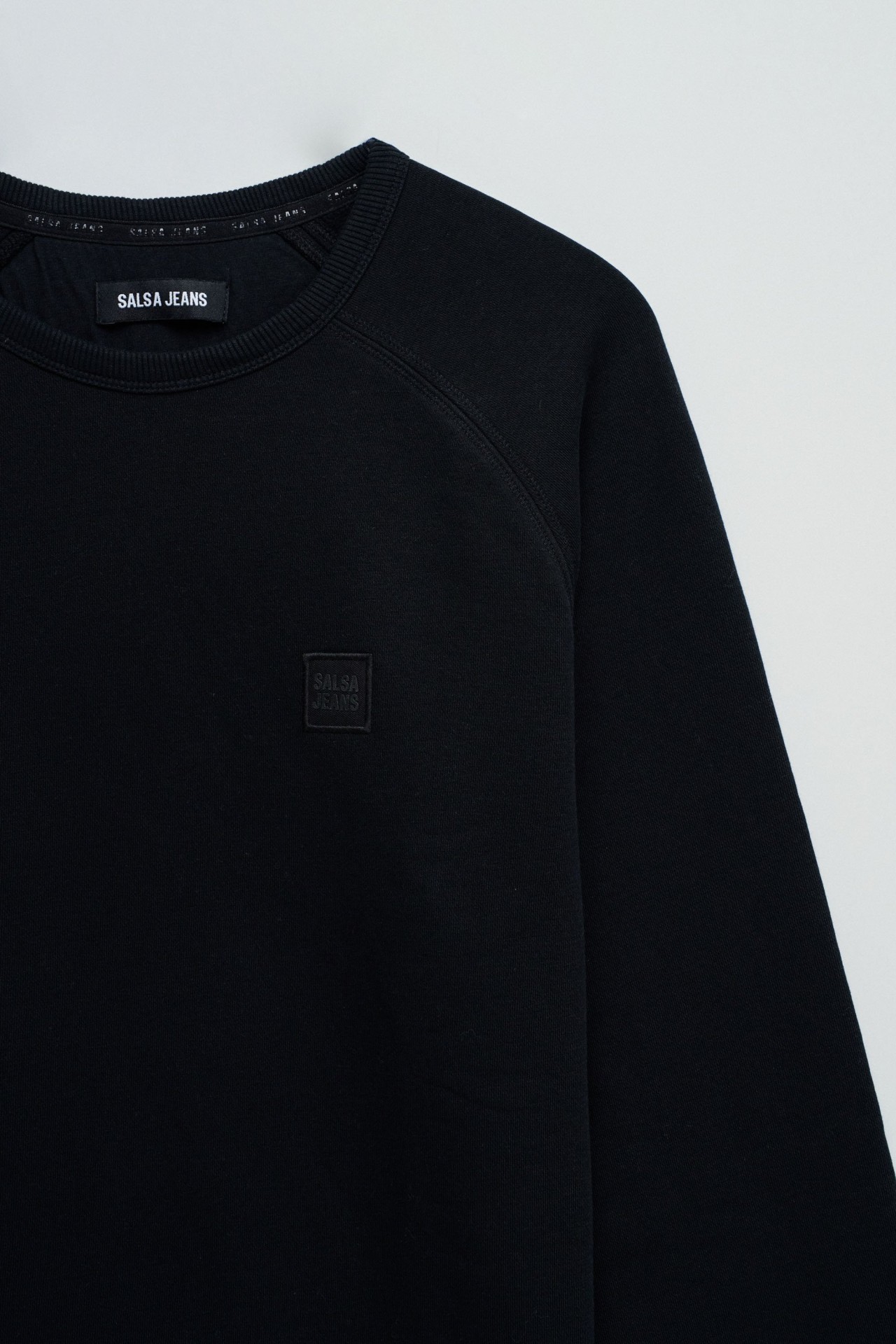 SWEATSHIRT MIT BRANDING