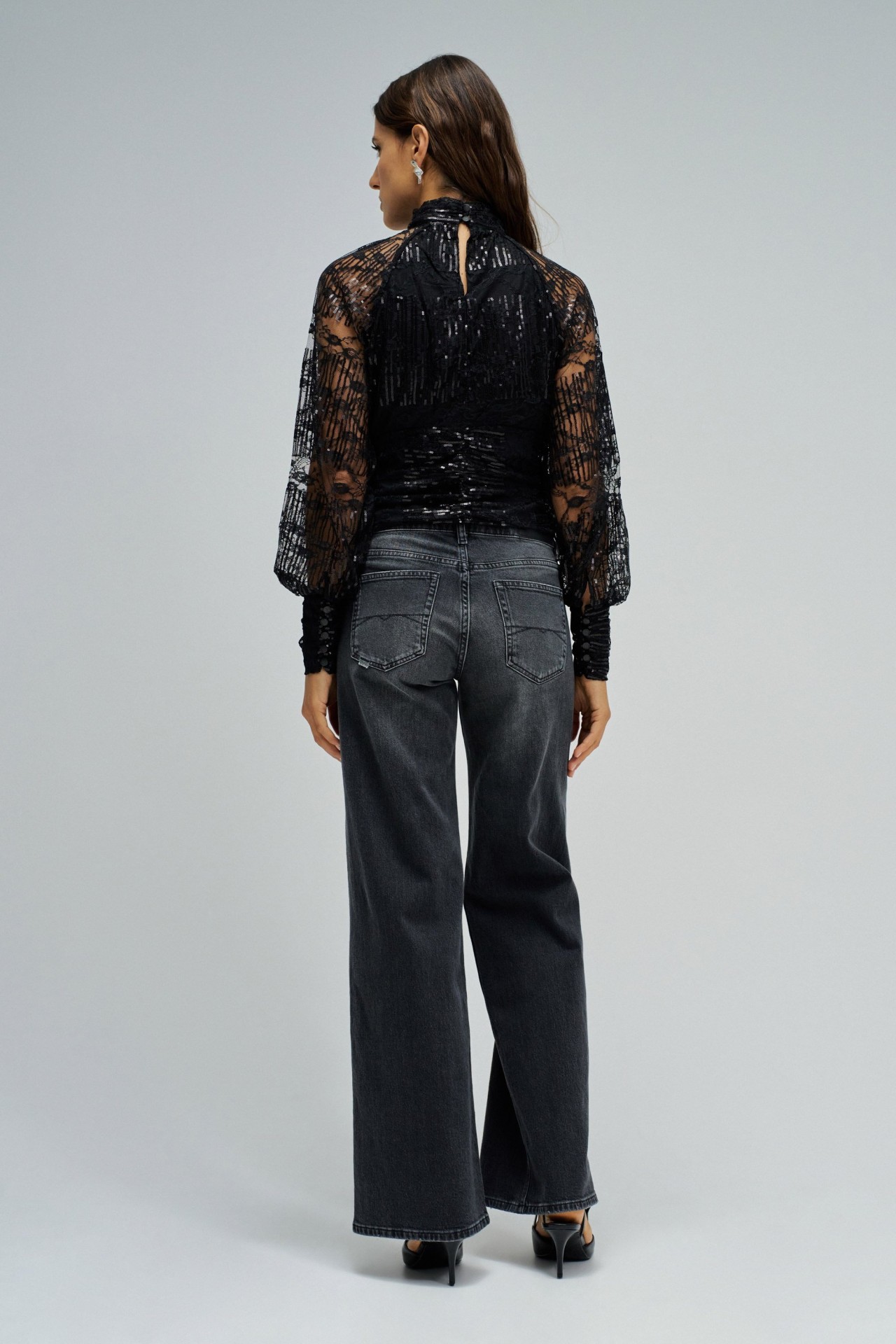 BLUSA CON LENTEJUELAS