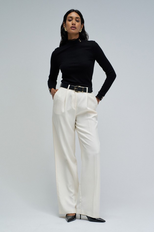 PULL EN MAILLE AVEC COL EN TULLE