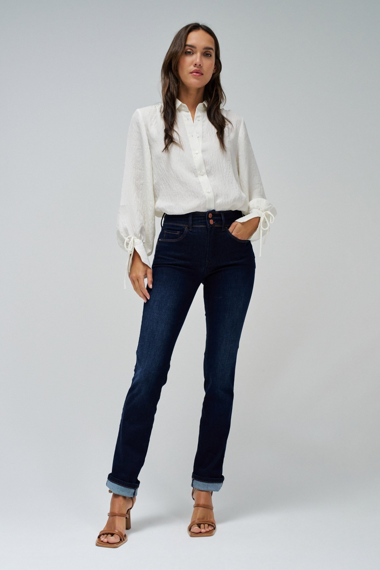 SECRET PUSH IN SLIM JEANS