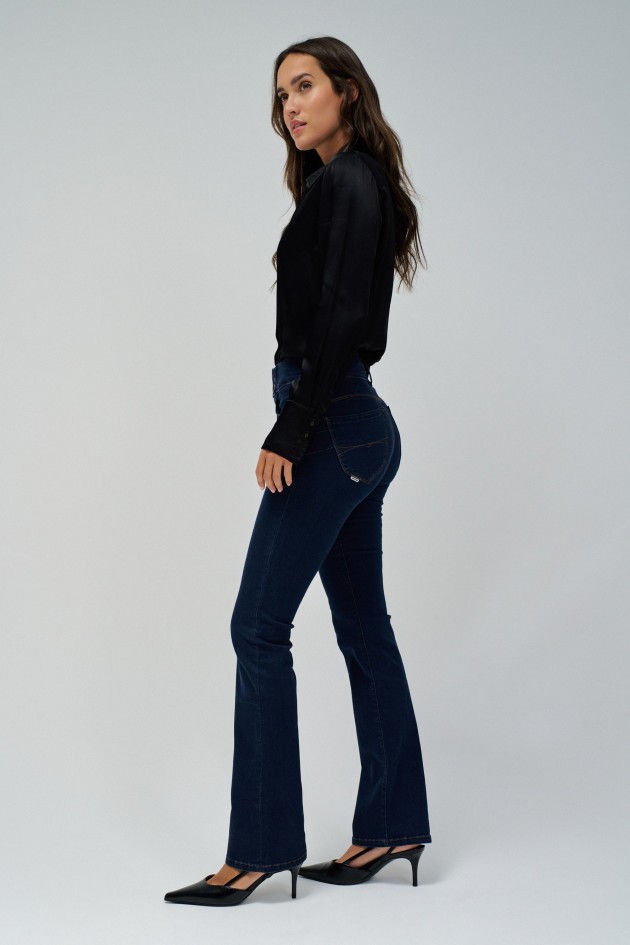 SECRET PUSH IN BOOTCUT SOFT TOUCH JEANS