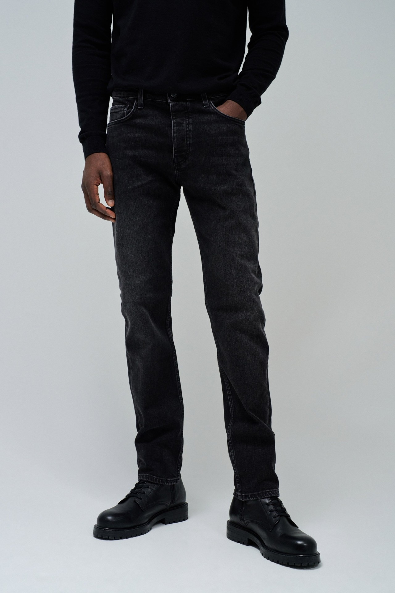 SLIM FIT JEANS