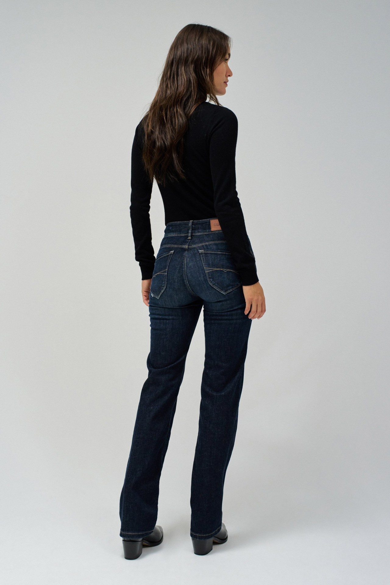 JEANS SECRET PUSH IN STRAIGHT