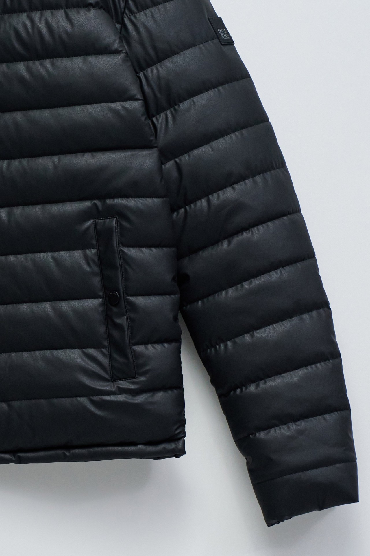 CHAQUETA ACOLCHADA EFECTO PIEL