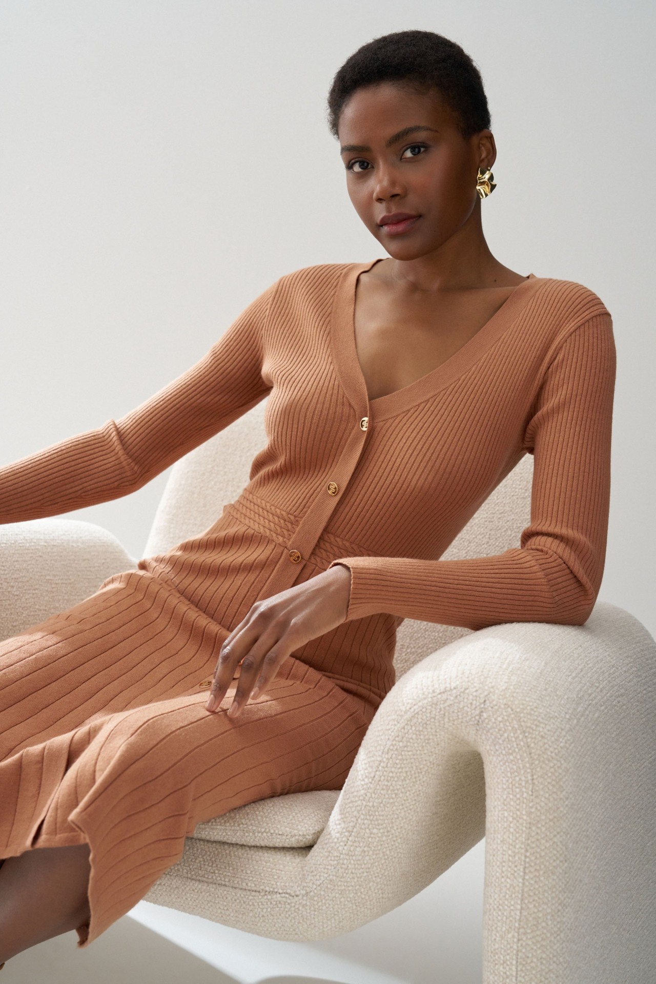 GERIFFELTES STRICKKLEID