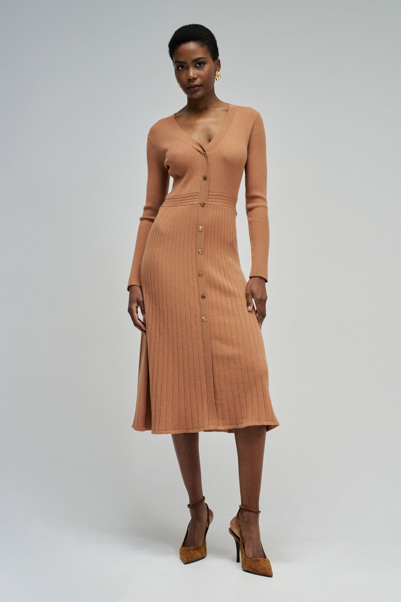 GERIFFELTES STRICKKLEID