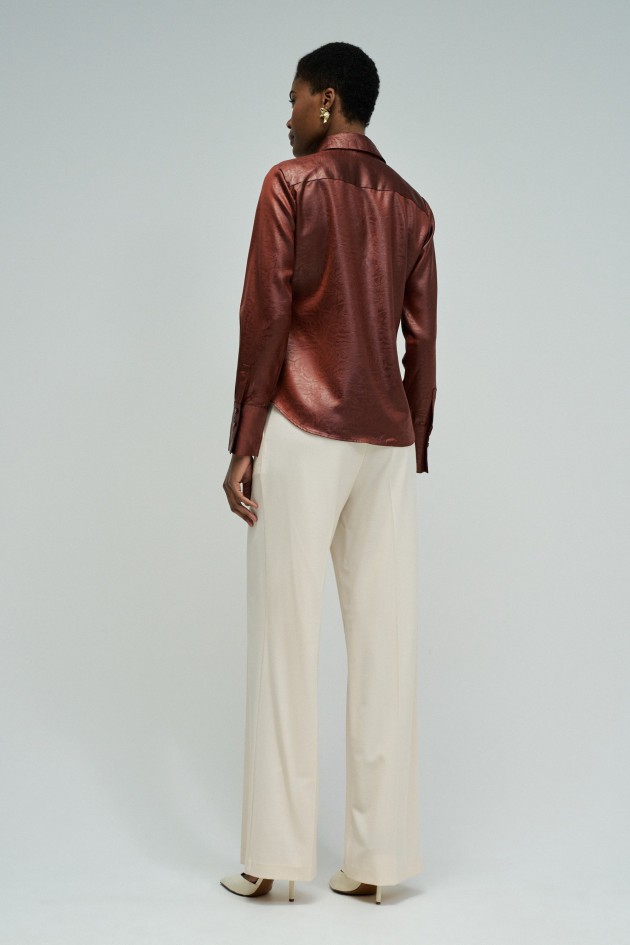 CHEMISE SATINÉE AVEC TEXTURE