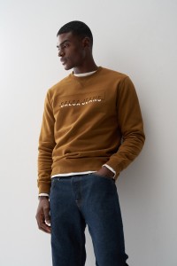 SWEATSHIRT MIT BRANDING