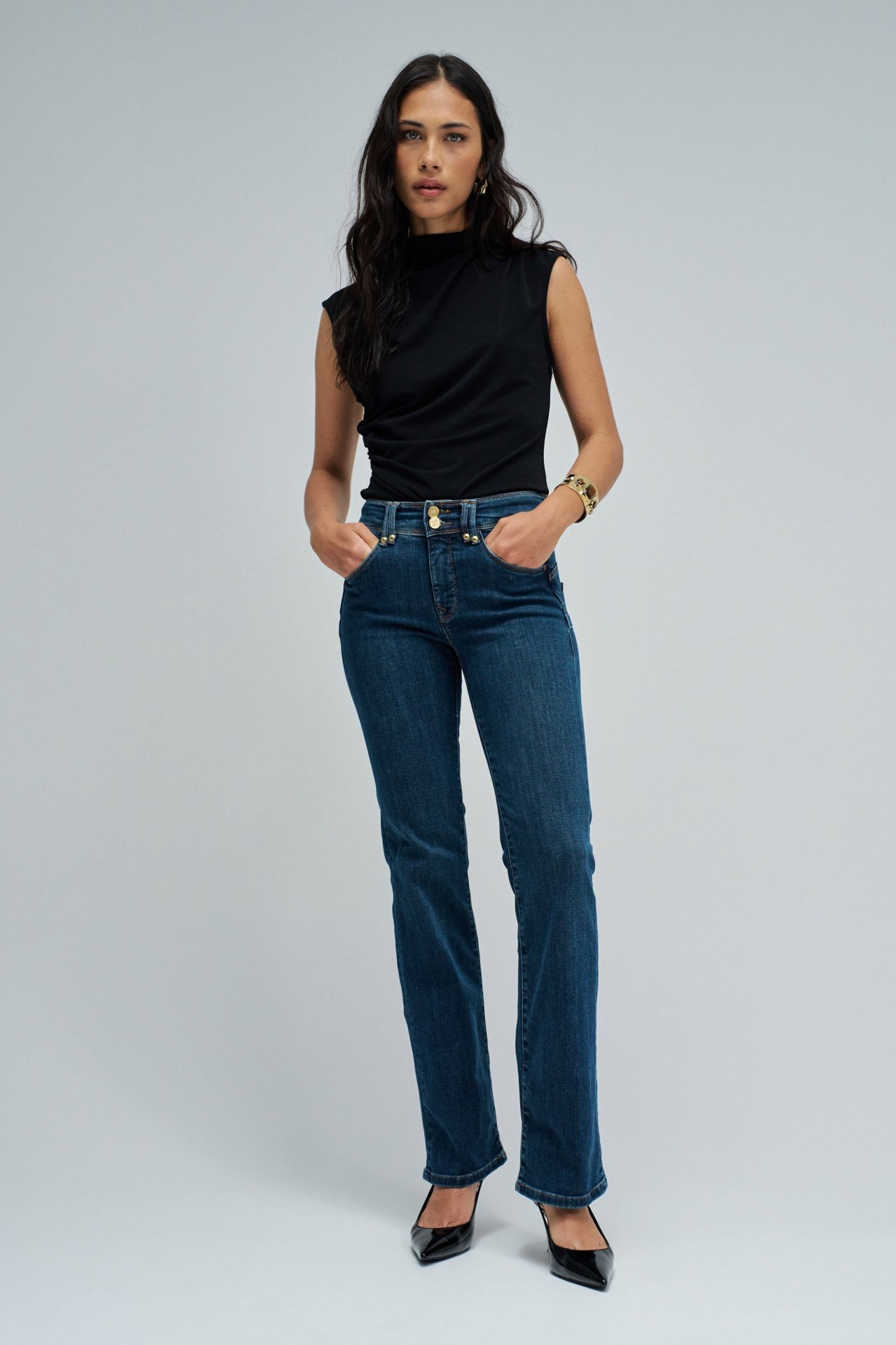 SECRET PUSH IN BOOTCUT JEANS