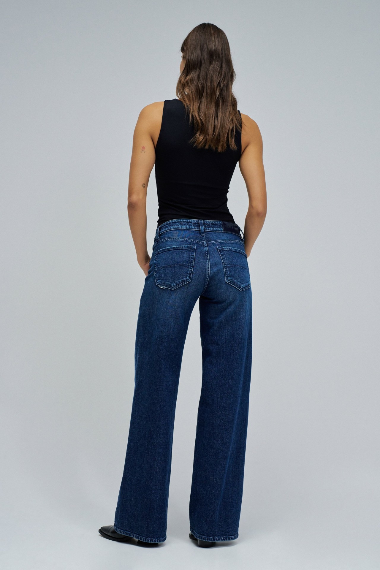 LOW RISE WIDE JEANS
