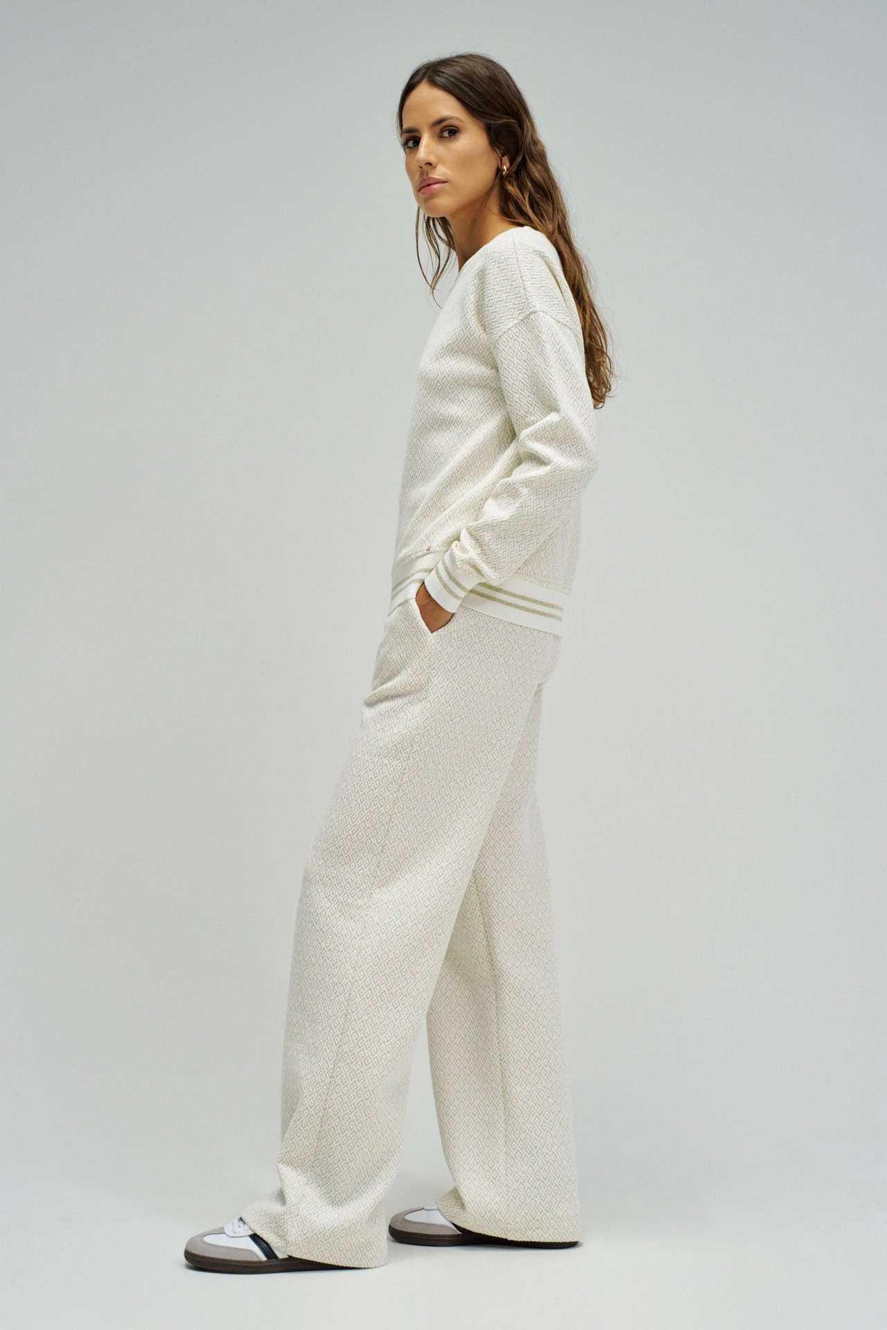 SUDADERA CON JACQUARD Y LUREX