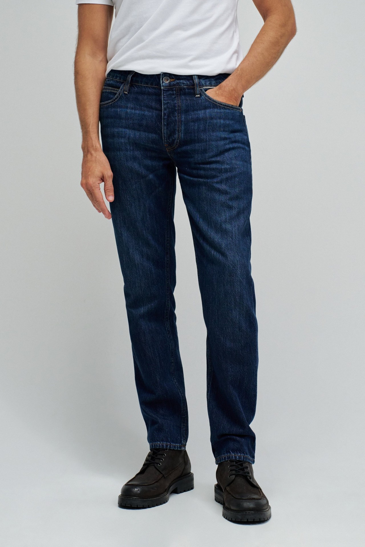 REGULAR FIT JEANS