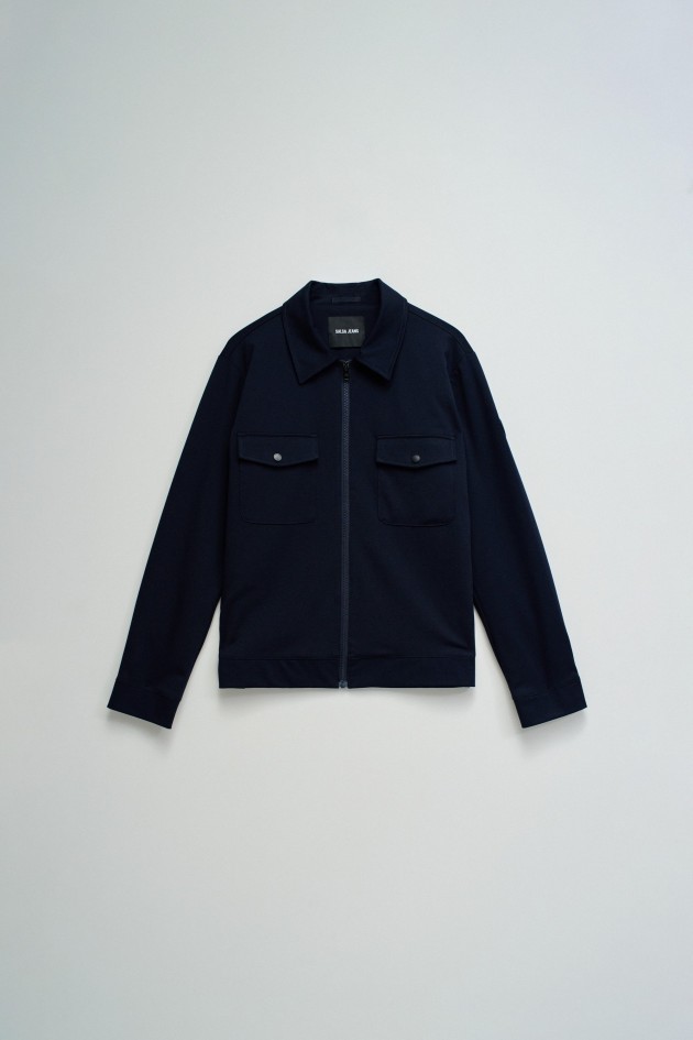 CHAQUETA CON BOLSILLOS EN EL PECHO