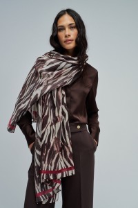 BUFANDA CON ESTAMPADO ANIMAL