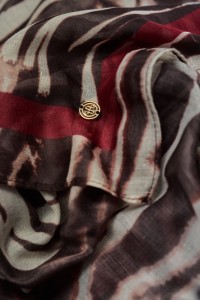 BUFANDA CON ESTAMPADO ANIMAL