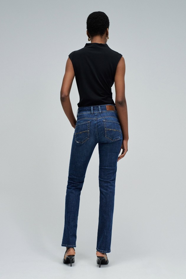 SECRET PUSH IN SLIM JEANS