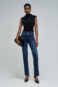 SECRET PUSH IN SLIM JEANS