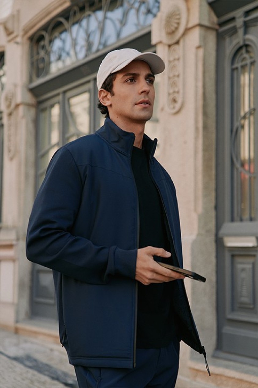 CHAQUETA CON MEZCLA DE MATERIALES