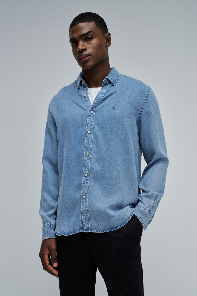 CAMISA EN DENIM LIGERO