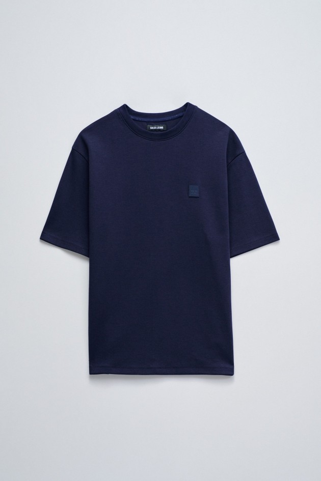 T-SHIRT MIT BRANDING