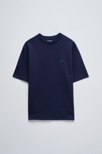 T-SHIRT MIT BRANDING