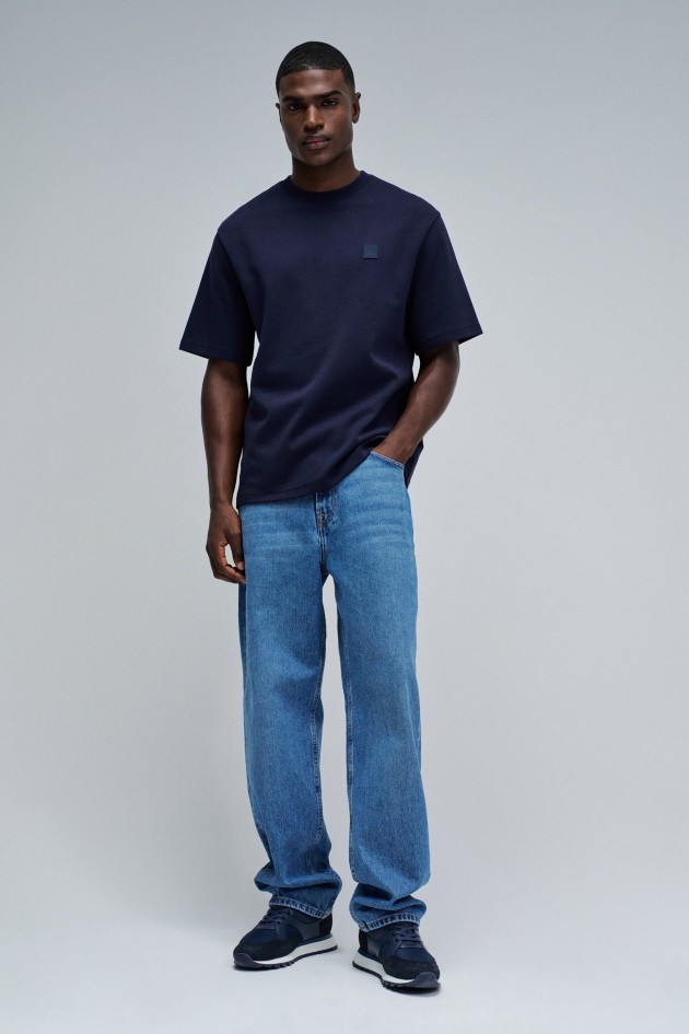 T-SHIRT MIT BRANDING