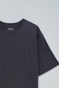 T-SHIRT MIT BRANDING