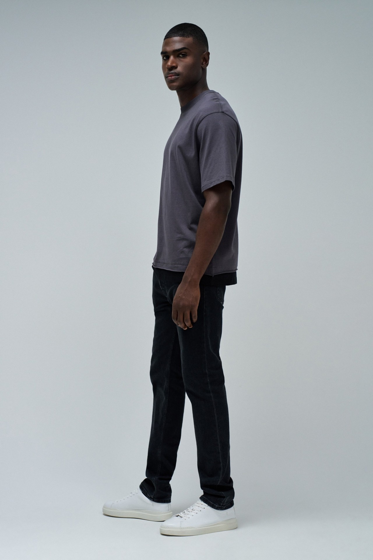 T-SHIRT MIT BRANDING