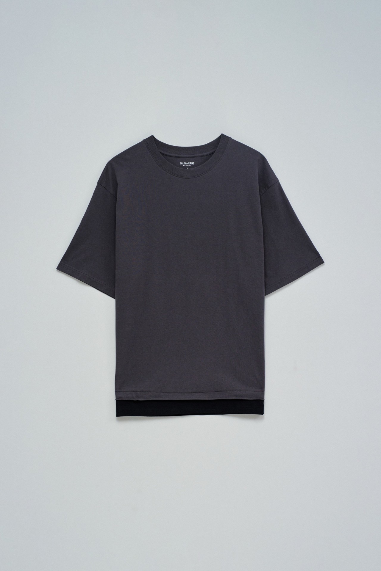 T-SHIRT MIT BRANDING